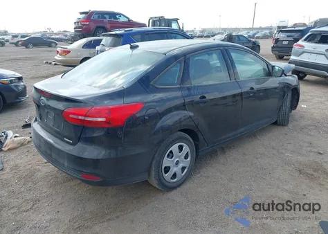 2016 Ford Focus S z USA, uszkodzony, nr VIN 1FADP3E28GL379398